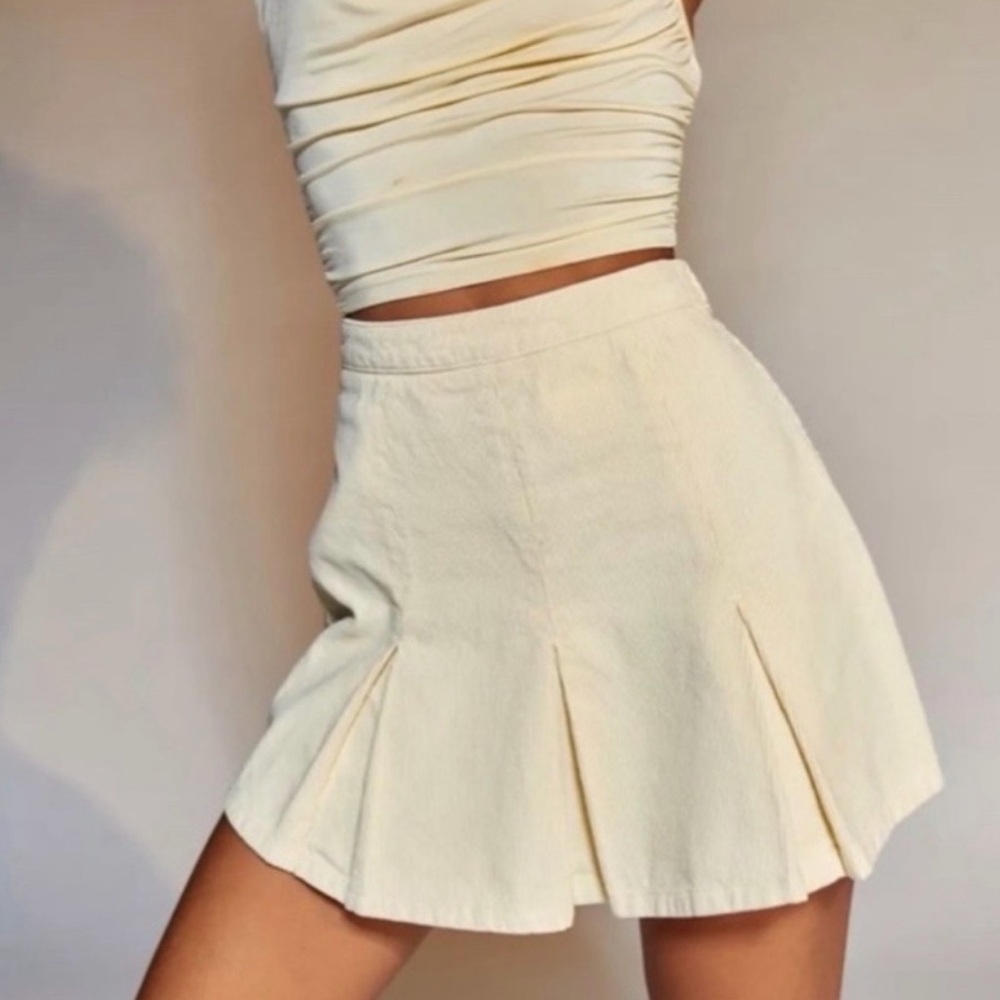UO  BDG Pleated Corduroy cream mini pleated skirt size small